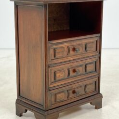 Raudonmedžio spintelė 30×52,5×70,5 cm