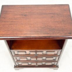 Raudonmedžio spintelė 30×52,5×70,5 cm