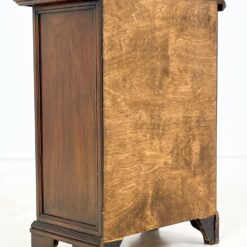 Raudonmedžio spintelė 30×52,5×70,5 cm