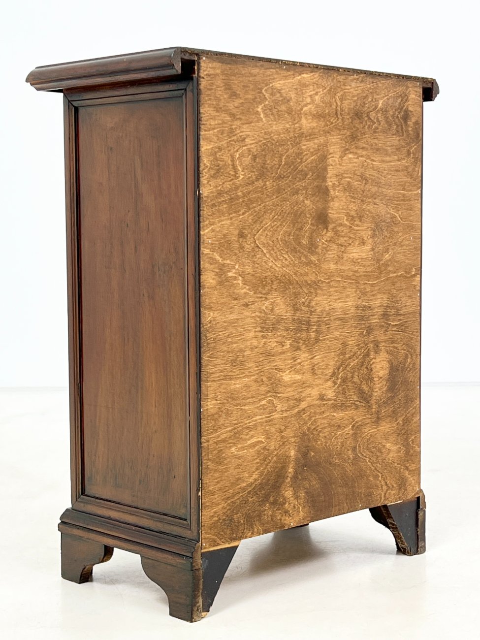 DR0139-spinteles-9 Raudonmedžio spintelė 30×52,5×70,5 cm