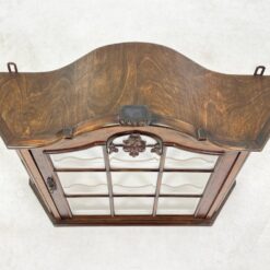 Riešutmedžio pakabinama spintelė su stiklu 20×68,5×72,5 cm