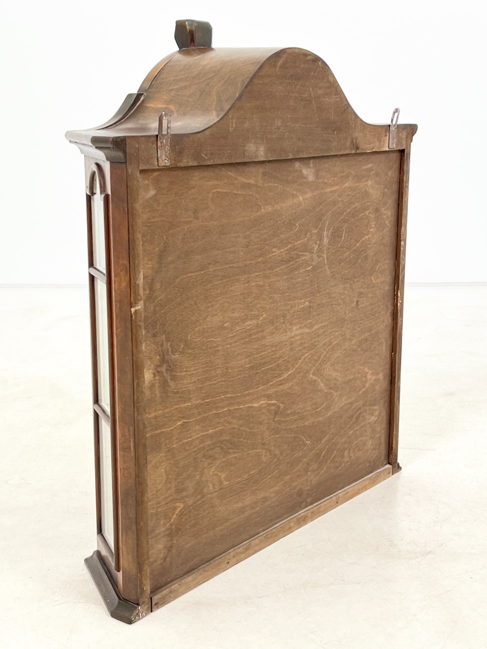 DR0141-spinteles-9 Riešutmedžio pakabinama spintelė su stiklu 20×68,5×72,5 cm