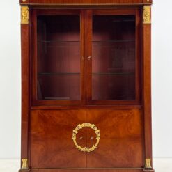 Ampyro stiliaus raudonmedžio bufetas su apšvietimu 42,5x106x155 cm