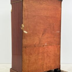 Ampyro stiliaus raudonmedžio bufetas su apšvietimu 42,5x106x155 cm