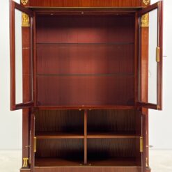 Ampyro stiliaus raudonmedžio bufetas su apšvietimu 42,5x106x155 cm