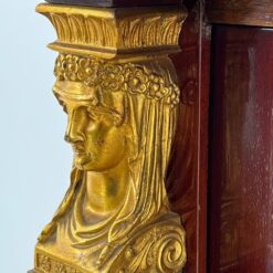 Ampyro stiliaus raudonmedžio bufetas su apšvietimu 42,5x106x155 cm