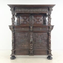 Ąžuolinis drožinėtas XIX a. pradžios bufetas 73x176x203 cm