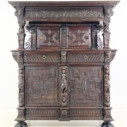 Ąžuolinis drožinėtas XIX a. pradžios bufetas 73x176x203 cm