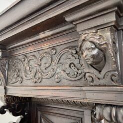 Ąžuolinis drožinėtas XIX a. pradžios bufetas 73x176x203 cm