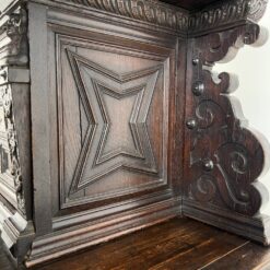 Ąžuolinis drožinėtas XIX a. pradžios bufetas 73x176x203 cm