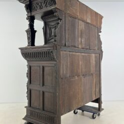 Ąžuolinis drožinėtas XIX a. pradžios bufetas 73x176x203 cm