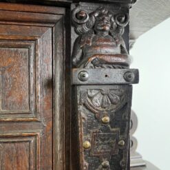 Ąžuolinis drožinėtas XIX a. pradžios bufetas 73x176x203 cm