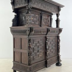 Ąžuolinis drožinėtas XIX a. pradžios bufetas 73x176x203 cm