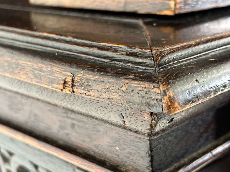 DR0143-bufetai-30 Ąžuolinis drožinėtas XIX a. pradžios bufetas 73x176x203 cm