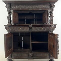 Ąžuolinis drožinėtas XIX a. pradžios bufetas 73x176x203 cm