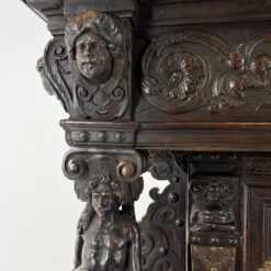 Ąžuolinis drožinėtas XIX a. pradžios bufetas 73x176x203 cm