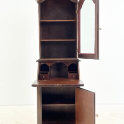 Sendintas riešutmedžio sekreteras su knygų spintele 40×62,5×189 cm