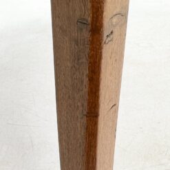 Riešutmedžio lukšto staliukas su žalvario apdailomis 55,5x80x50,5 cm