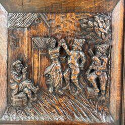 Ąžuolinis drožinėtas XIX a. pr. bufetas su vitražinėmis durelėmis 55x91x195 cm