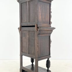 Ąžuolinis drožinėtas XIX a. pr. bufetas su vitražinėmis durelėmis 55x91x195 cm