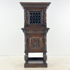 Ąžuolinis drožinėtas XIX a. pr. bufetas su vitražinėmis durelėmis 55x91x195 cm