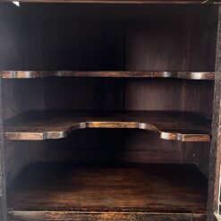 Ąžuolinis drožinėtas XIX a. pr. bufetas su vitražinėmis durelėmis 55x91x195 cm