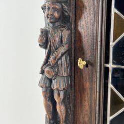 Ąžuolinis drožinėtas XIX a. pr. bufetas su vitražinėmis durelėmis 55x91x195 cm