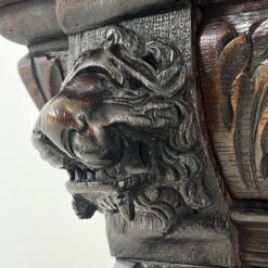 Ąžuolinis drožinėtas XIX a. pr. bufetas su vitražinėmis durelėmis 55x91x195 cm