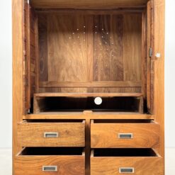 Mango medžio keturių stalčių TV komoda įvažiuojamomis durelėmis 60x104x136 cm