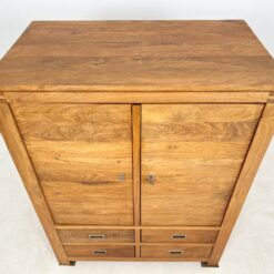 Mango medžio keturių stalčių TV komoda įvažiuojamomis durelėmis 60x104x136 cm