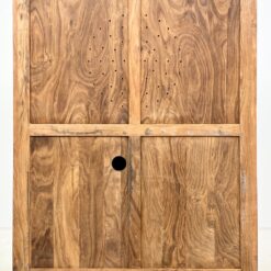 Mango medžio keturių stalčių TV komoda įvažiuojamomis durelėmis 60x104x136 cm