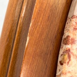 Drožinėtas riešutmedžio staliukas marmuriniu stalviršiumi 81x81x48 cm