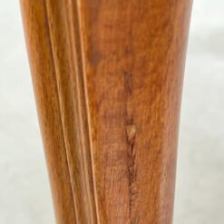 Drožinėtas riešutmedžio staliukas marmuriniu stalviršiumi 81x81x48 cm