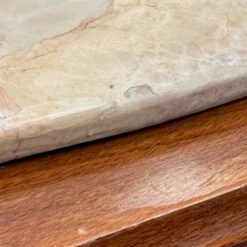 Drožinėtas riešutmedžio staliukas marmuriniu stalviršiumi 81x81x48 cm