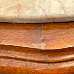 Drožinėtas riešutmedžio staliukas marmuriniu stalviršiumi 81x81x48 cm