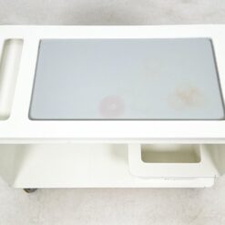 Vintažinis baltos spalvos serviravimo staliukas ant ratukų 42x80x55 cm