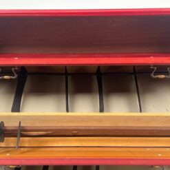 Itališka raudonos spalvos “Nuova Canguro” batų komoda 28×93,5×98 cm