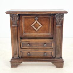 Riešutmedžio komoda - baras atveriamomis durimis 35,5x86x84,5 cm