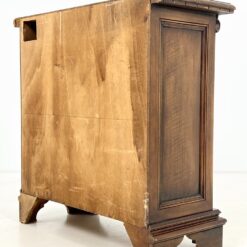 Riešutmedžio komoda – baras atveriamomis durimis 35,5x86x84,5 cm