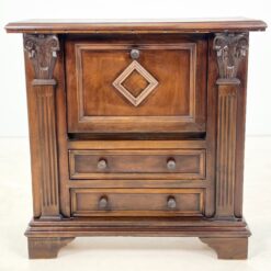 Riešutmedžio komoda – baras atveriamomis durimis 35,5x86x84,5 cm