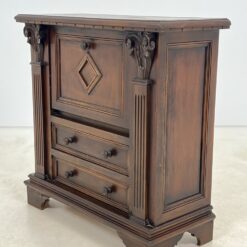 Riešutmedžio komoda – baras atveriamomis durimis 35,5x86x84,5 cm