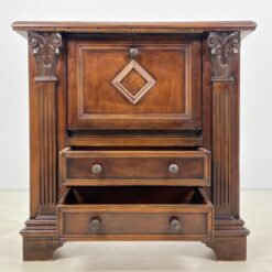 Riešutmedžio komoda – baras atveriamomis durimis 35,5x86x84,5 cm