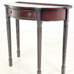 Angliško stiliaus raudonmedžio konsolė su stalčiumi 36,5x82x76 cm