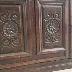 Ąžuolinis drožinėtas XIX a. pradžios bufetas 70x156x176 cm