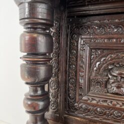 Ąžuolinis drožinėtas XIX a. pradžios bufetas 70x156x176 cm