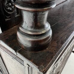 Ąžuolinis drožinėtas XIX a. pradžios bufetas 70x156x176 cm