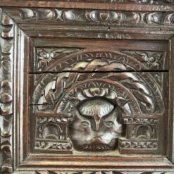 Ąžuolinis drožinėtas XIX a. pradžios bufetas 70x156x176 cm