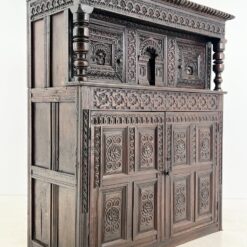 Ąžuolinis drožinėtas XIX a. pradžios bufetas 70x156x176 cm