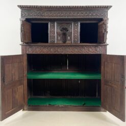 Ąžuolinis drožinėtas XIX a. pradžios bufetas 70x156x176 cm