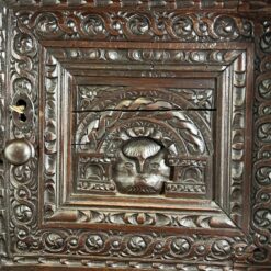 Ąžuolinis drožinėtas XIX a. pradžios bufetas 70x156x176 cm